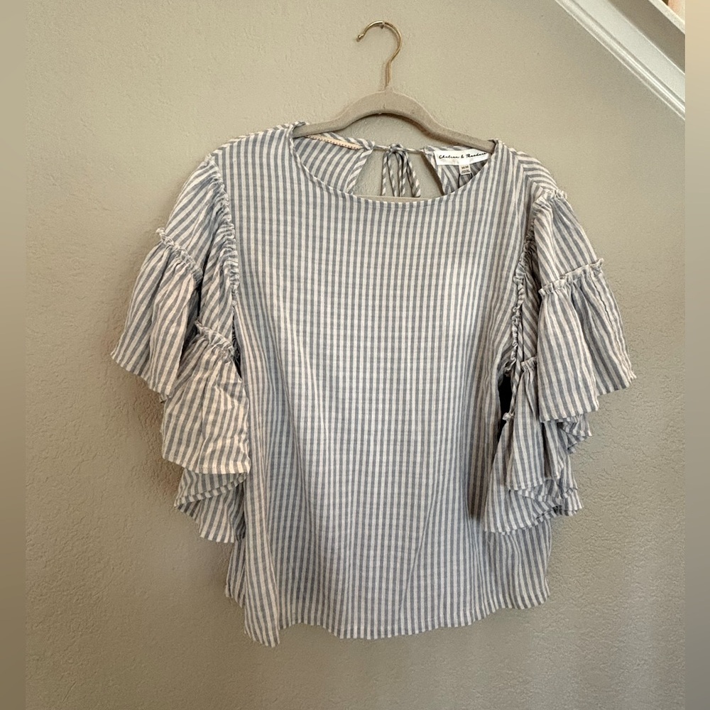 Chelsea & Theodore flutter sleeve blouse